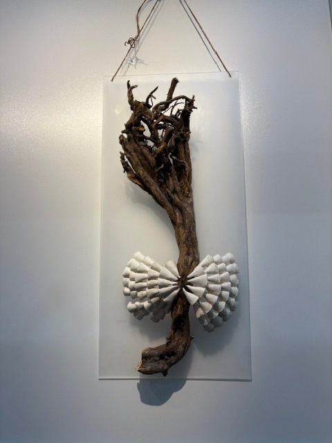 Tree root with porcelain